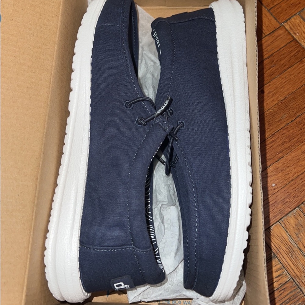 Hey dudes boy shoes size 6